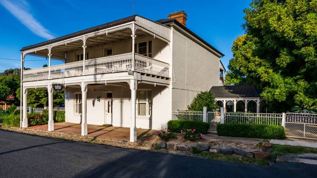 Carcoar's Andrew Baulch puts historic homestead the White House up for sale