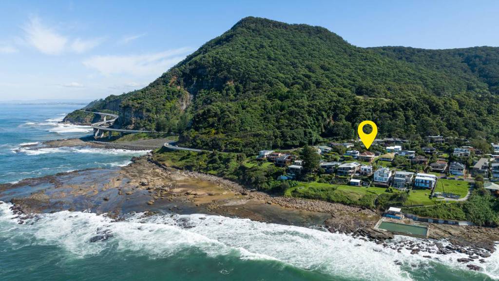 'It's just mesmerising' Coalcliff beach house listed for sale after 35