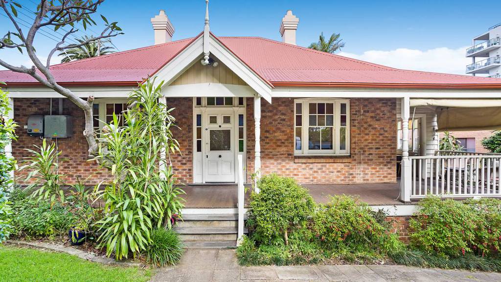 13 Kembla Street, Wollongong for sale with an auction guide of 2.95