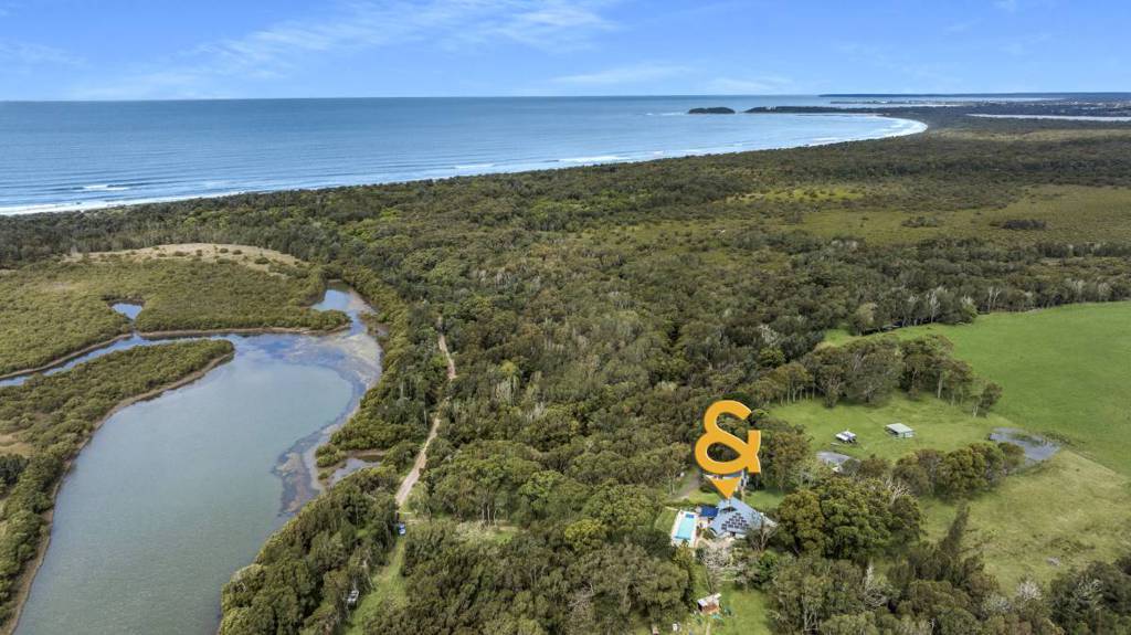 Shoalhaven acreage property, located on the exclusive Comerong Island