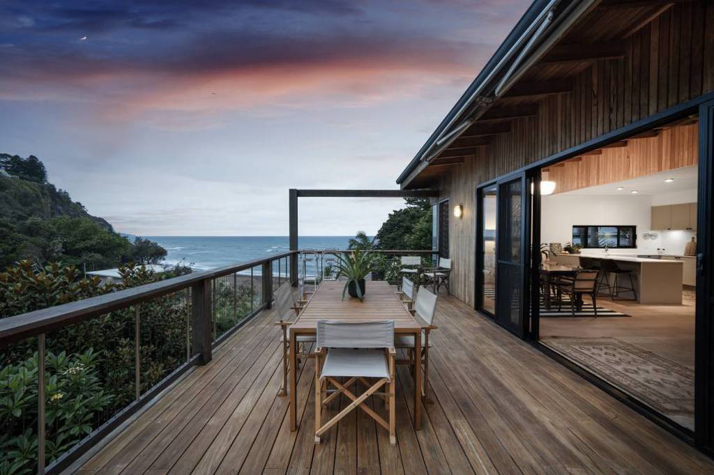 Beach house at Coalcliff for sale with 4.9m to 5.2m guide