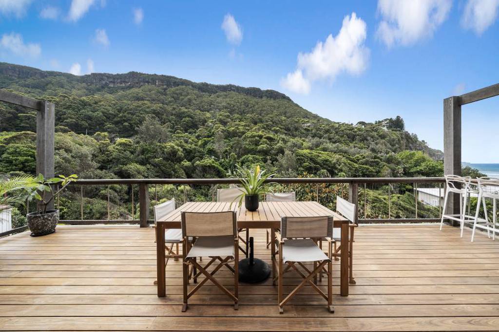 Beach house at Coalcliff for sale with 4.9m to 5.2m guide