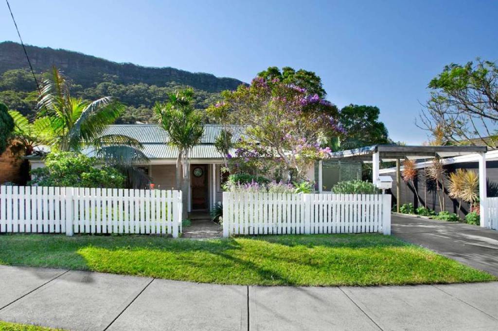 Beach house at Coalcliff for sale with 4.9m to 5.2m guide