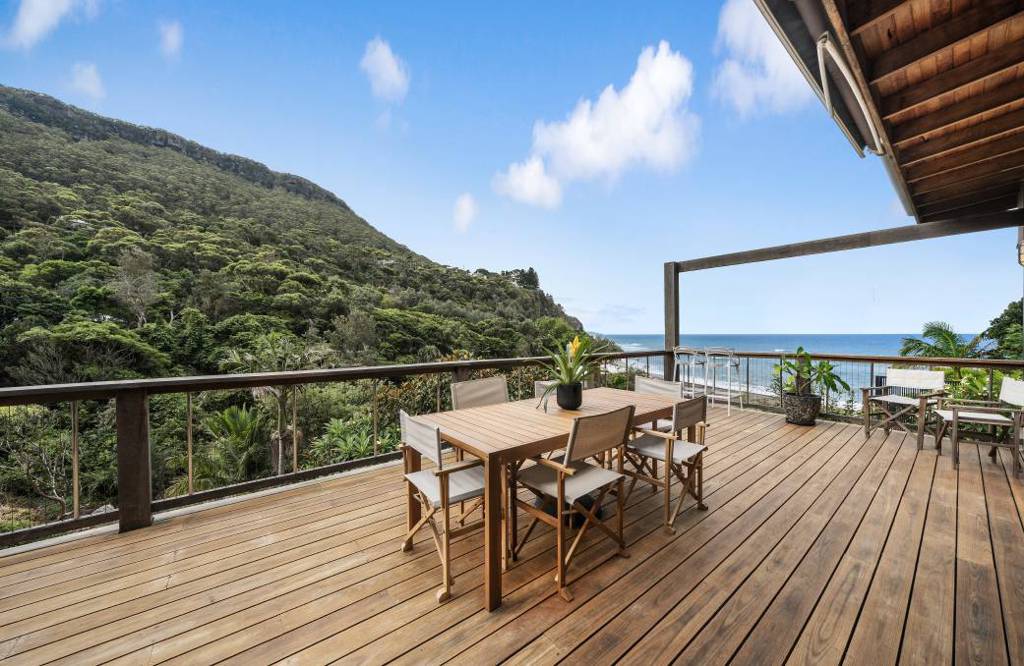 Beach house at Coalcliff for sale with 4.9m to 5.2m guide