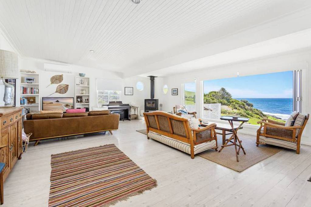 Home on Headland Drive, Gerroa, last sold in 1995, fetches 5 million