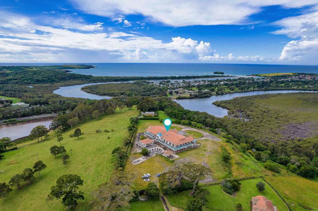 The famous 'Minnamurra Mansion' at Dunmore is back on the market