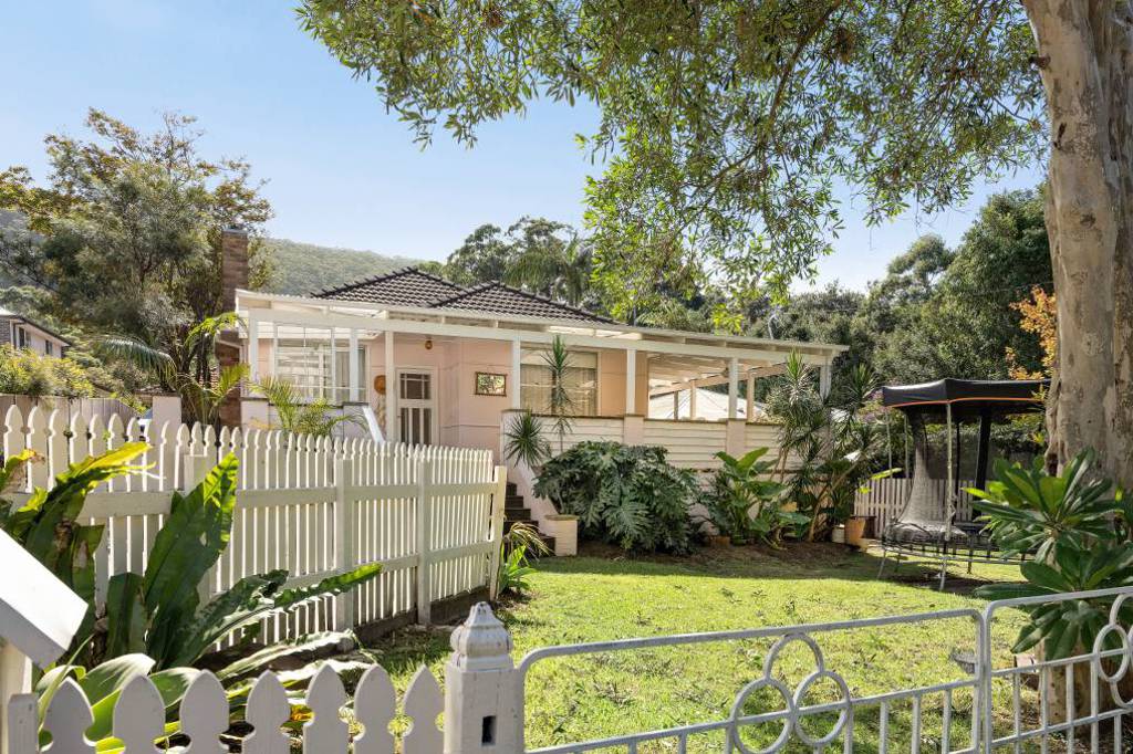 Renovated 1950s cottage at Stanwell Park now listed for sale