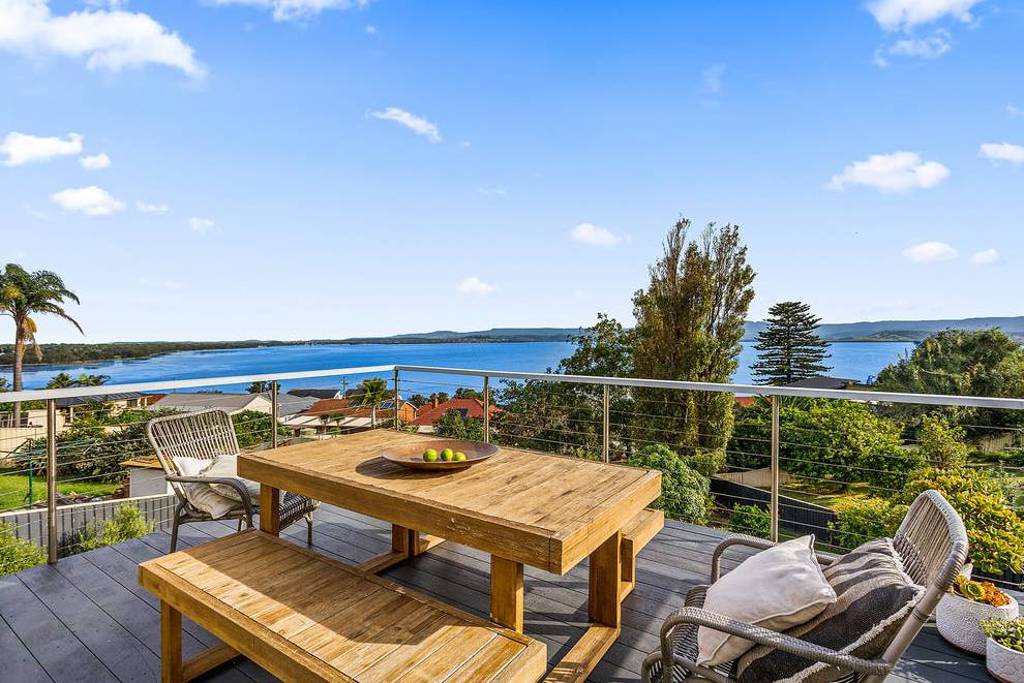 Auction wrapup Homes sold in Lake Heights, Helensburgh and Culburra Beach