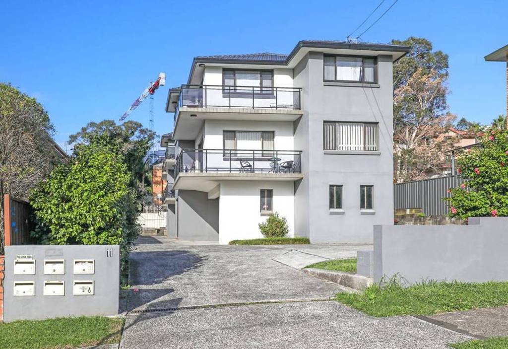 Block of units Keira Street, Wollongong sold under the hammer