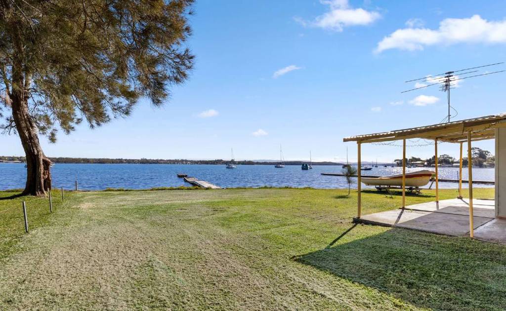 Waterfront properties at Cams Wharf and Nords Wharf listed with record