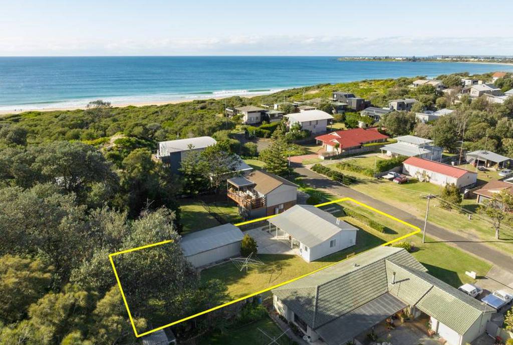 Under the Hammer Culburra Beach home sells at competitive auction