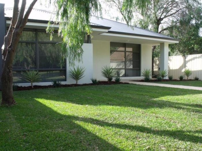 10 Casselton Loop, Geographe, WA 6280 Property Details