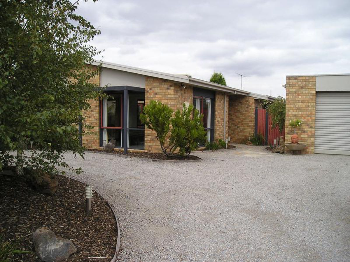 8 Bryson Court, Endeavour Hills, VIC 3802 for Sale