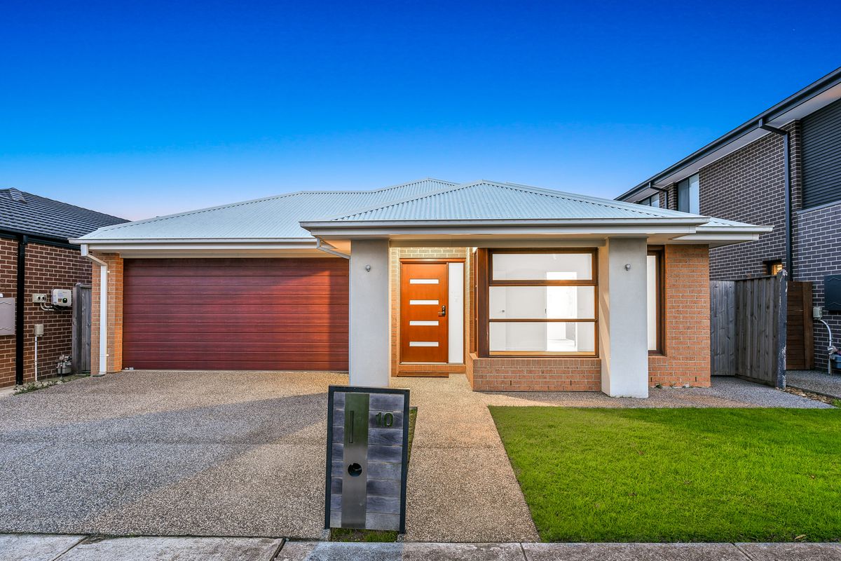 10 Pickerel Avenue, Clyde North, VIC 3978 for Auction , Auction 06/08