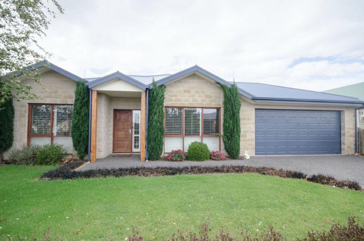 19 Supreme Close, Koo Wee Rup, VIC 3981 for Sale